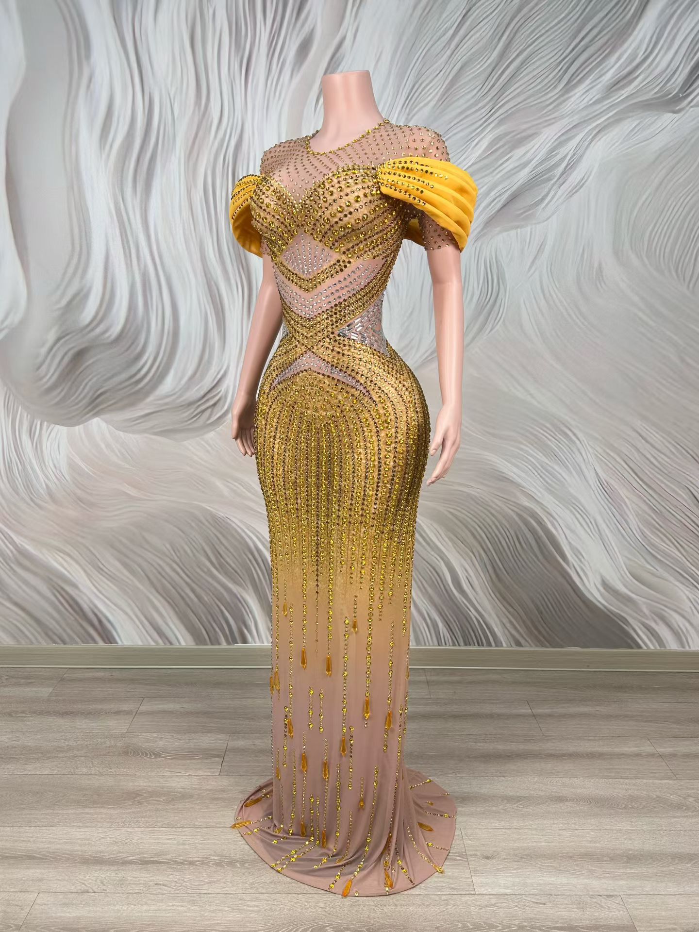 フォーマルフロアレングスドレス女性キラキラクリスタルパールイ - Women Formal Wear Photoshoot のレビューと価格