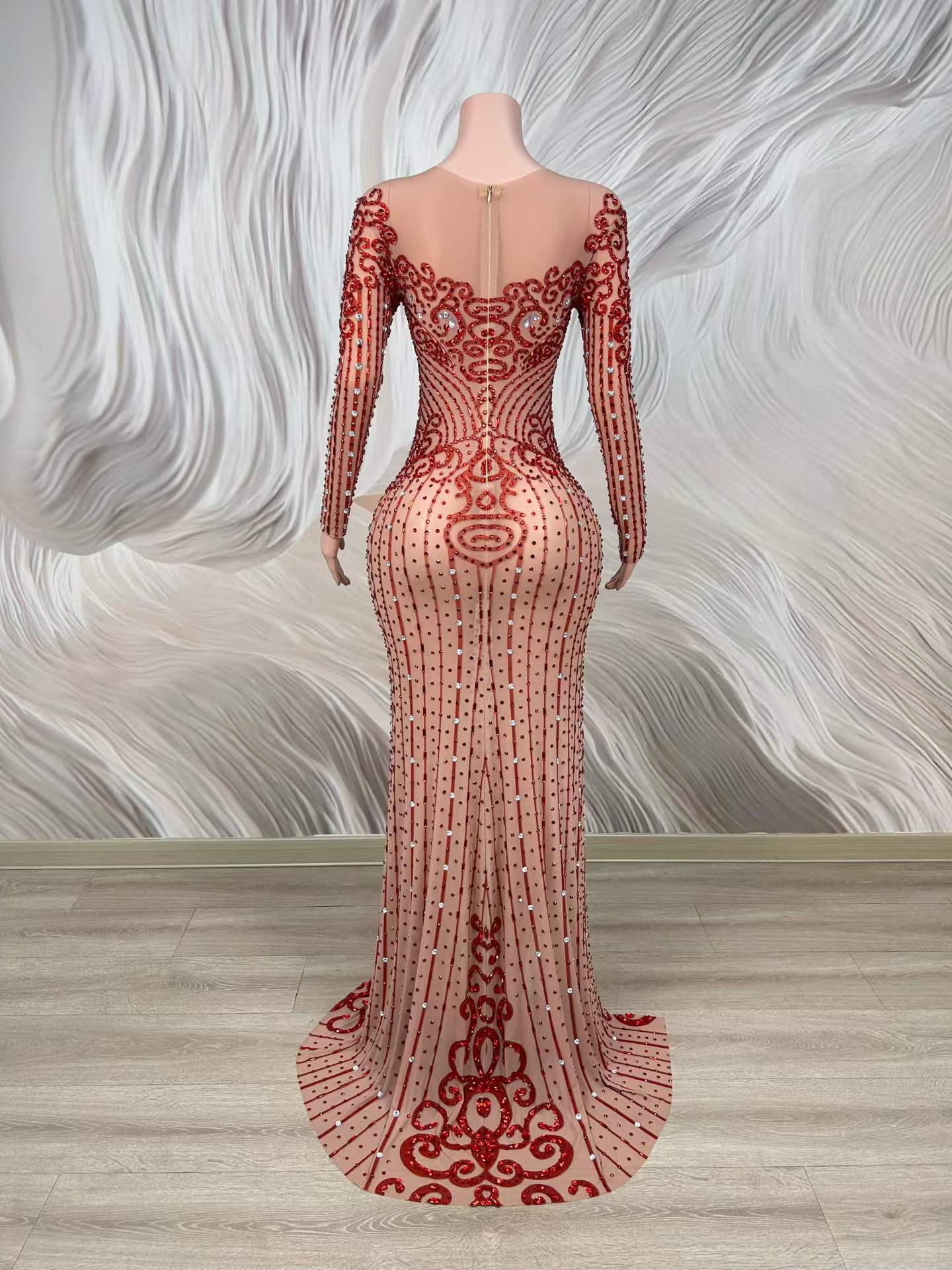 セクシーなクリスタル装飾のシースルーメッシュイブニングガウン - Women Formal Wear Photoshoot のレビューと価格