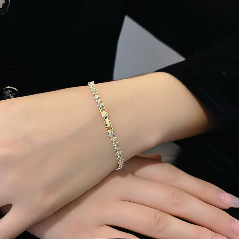 繊細なゴールド CZ ブレスレット – 女性用の輝く調節可能 - Formal Wear Jewelry For Women のレビューと価格