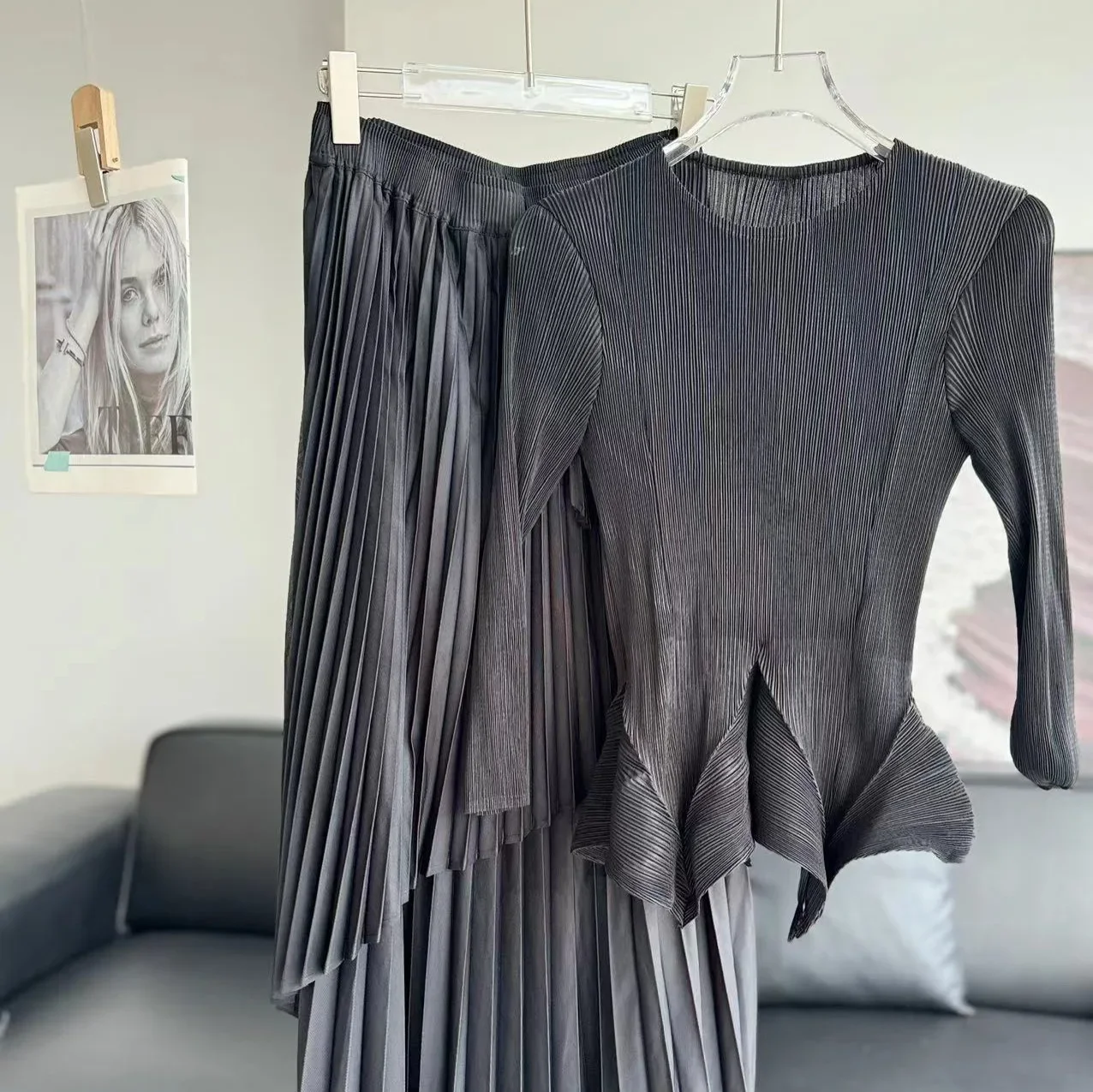 Miyake-モノクロのイブニングドレス、長袖の2ピースセッ - Monochrome Suit Set のレビューと価格