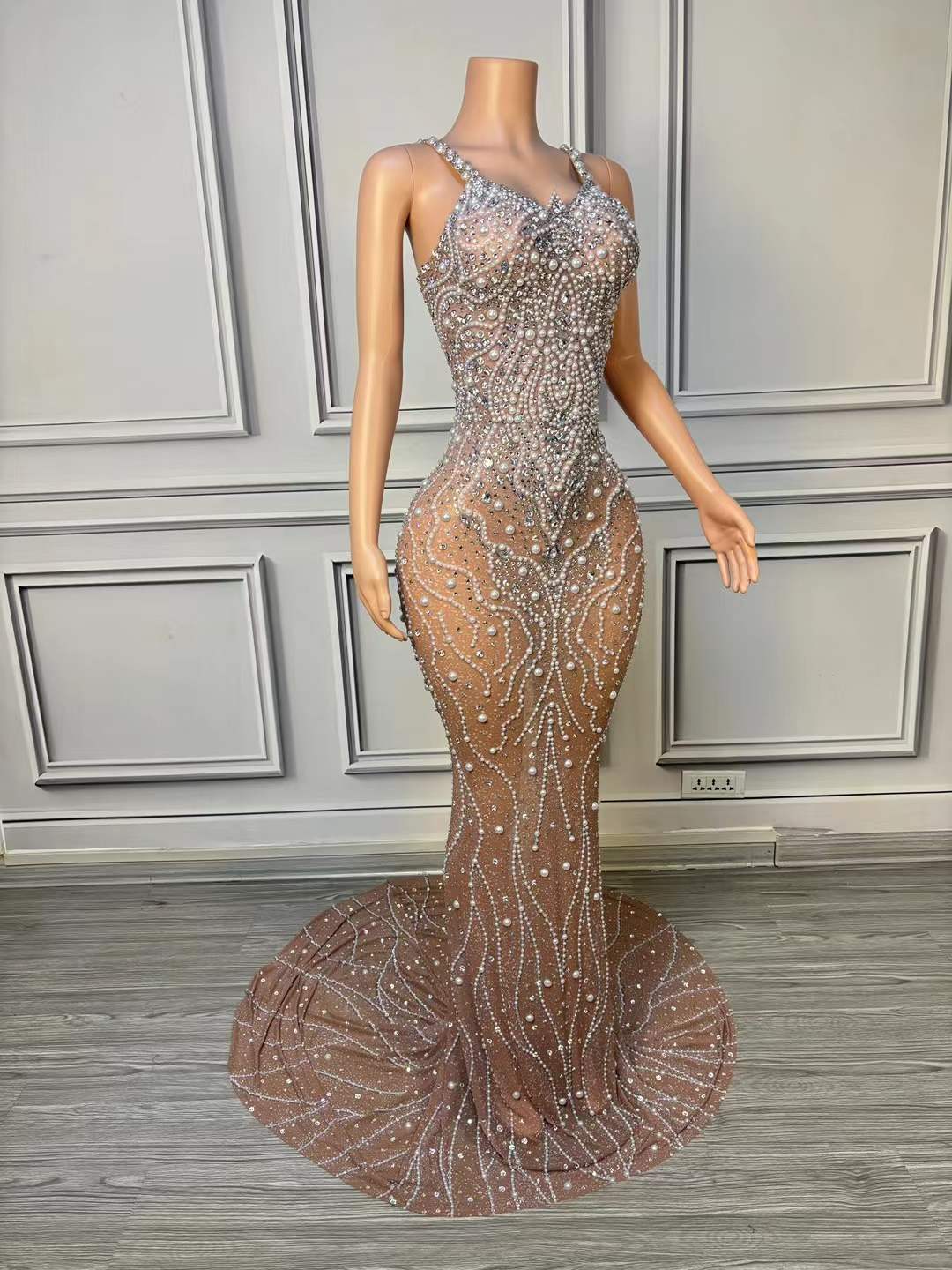 ラグジュアリーパールメッシュボディコンマキシドレス パーティ - Women Formal Wear Photoshoot のレビューと価格